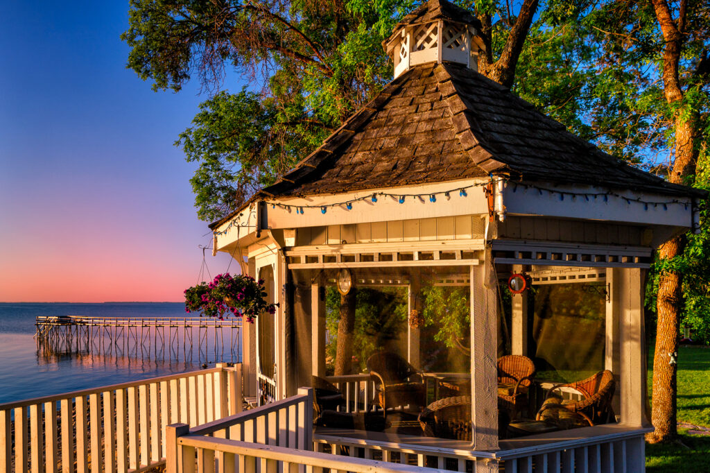 Interlake Tourism Aaron’s on the Lake Bed & Breakfast